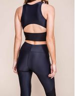 23VWKM260008-CROPTOP-KARMA-ll-23VWKM180004-LEGGING-APANA-negro-02