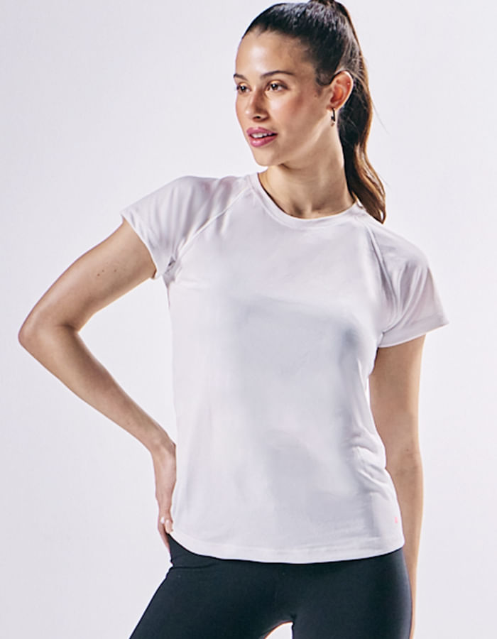 REMERA-CURVED-00CWKM030011-blanco-01