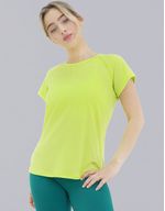 REMERA-CURVED-00CWKM030011-lima-_-PESCADORA-CROP-00CWKM170002-verde-01