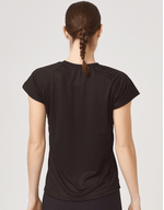 REMERA-CURVED-Negro