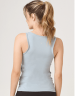 MUSCULOSA-LIGHT-verde-salvia