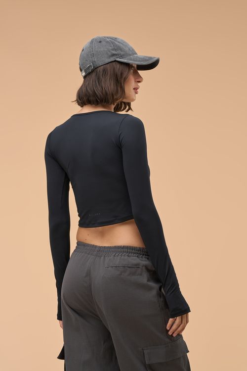 Top Manga Larga Tombe