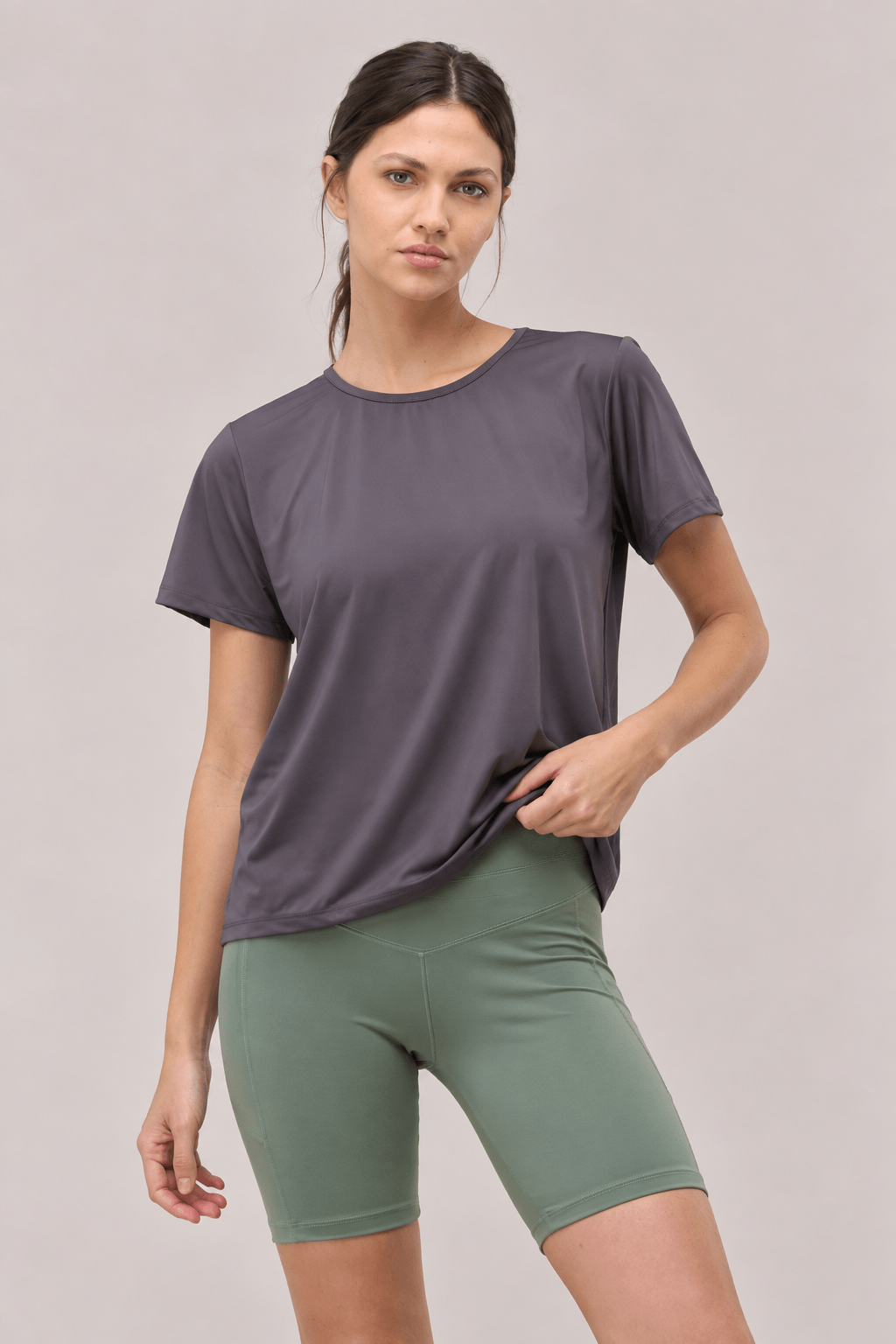 00CWKM030001-REMERA-MC-STRONG-GRIS-PLOMO-2