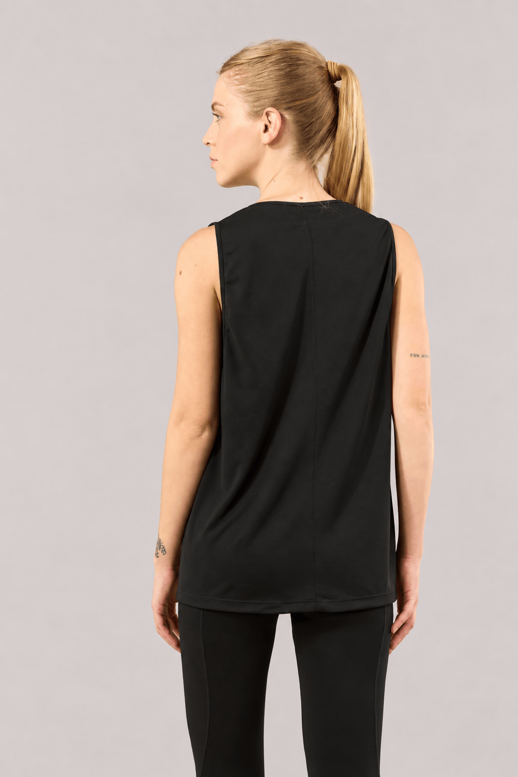 Musculosa-Ember-1-Negro